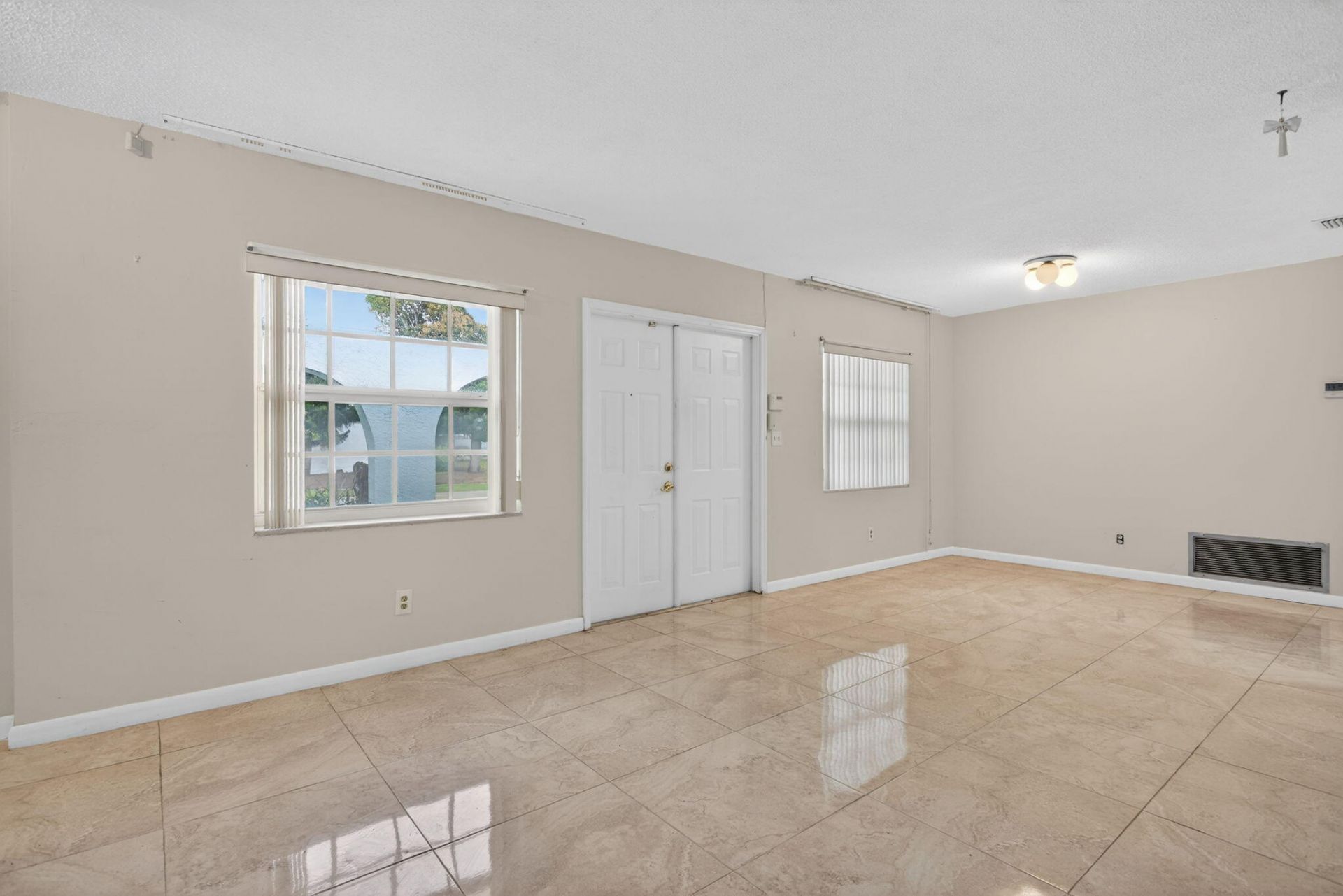 2540 NW 34th Terrace, Lauderdale Lakes, FL 33311 Photo
