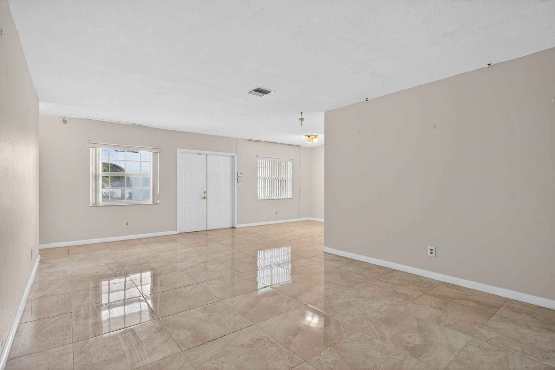 2540 NW 34th Terrace, Lauderdale Lakes, FL 33311 Photo