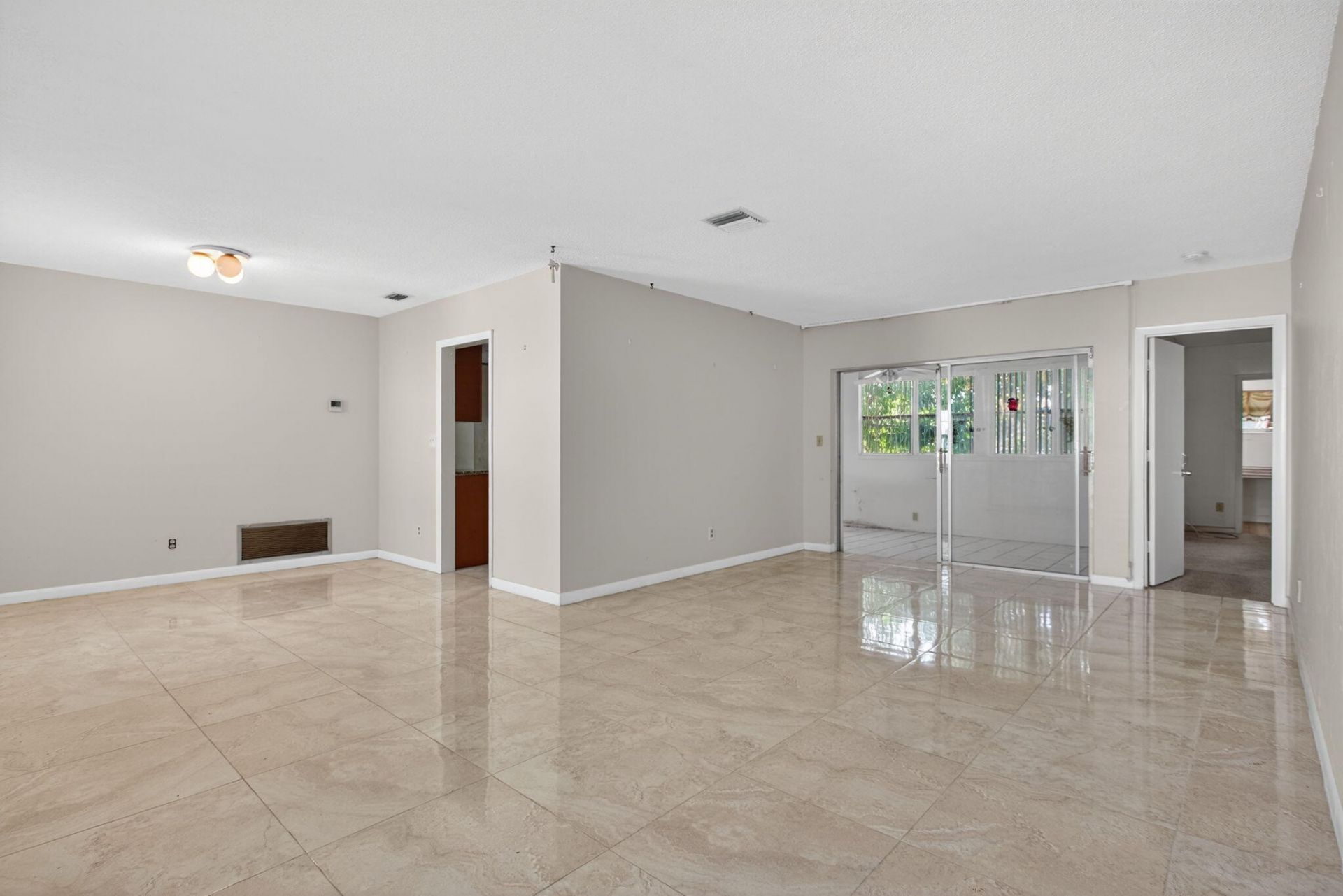 2540 NW 34th Terrace, Lauderdale Lakes, FL 33311 Photo