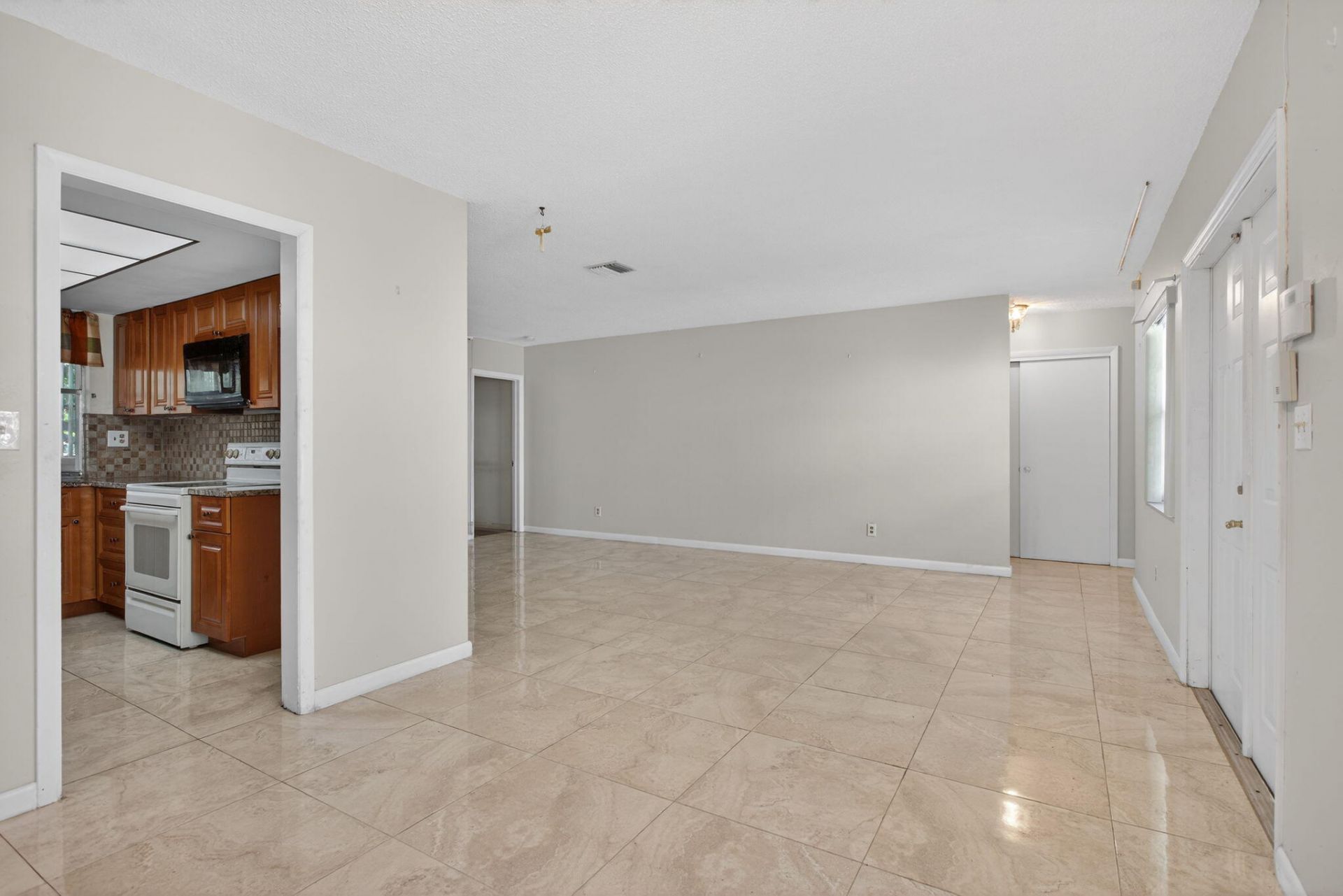 2540 NW 34th Terrace, Lauderdale Lakes, FL 33311 Photo
