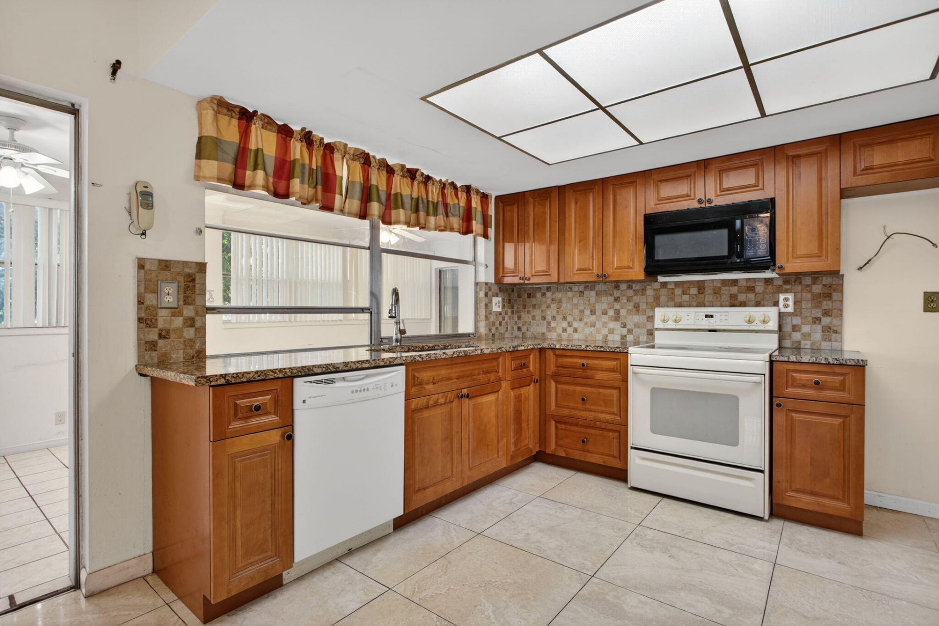 2540 NW 34th Terrace, Lauderdale Lakes, FL 33311 Photo