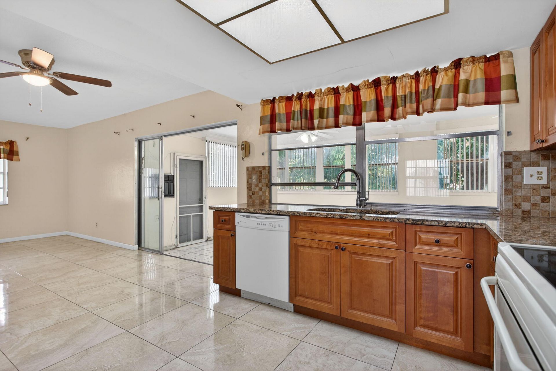 2540 NW 34th Terrace, Lauderdale Lakes, FL 33311 Photo