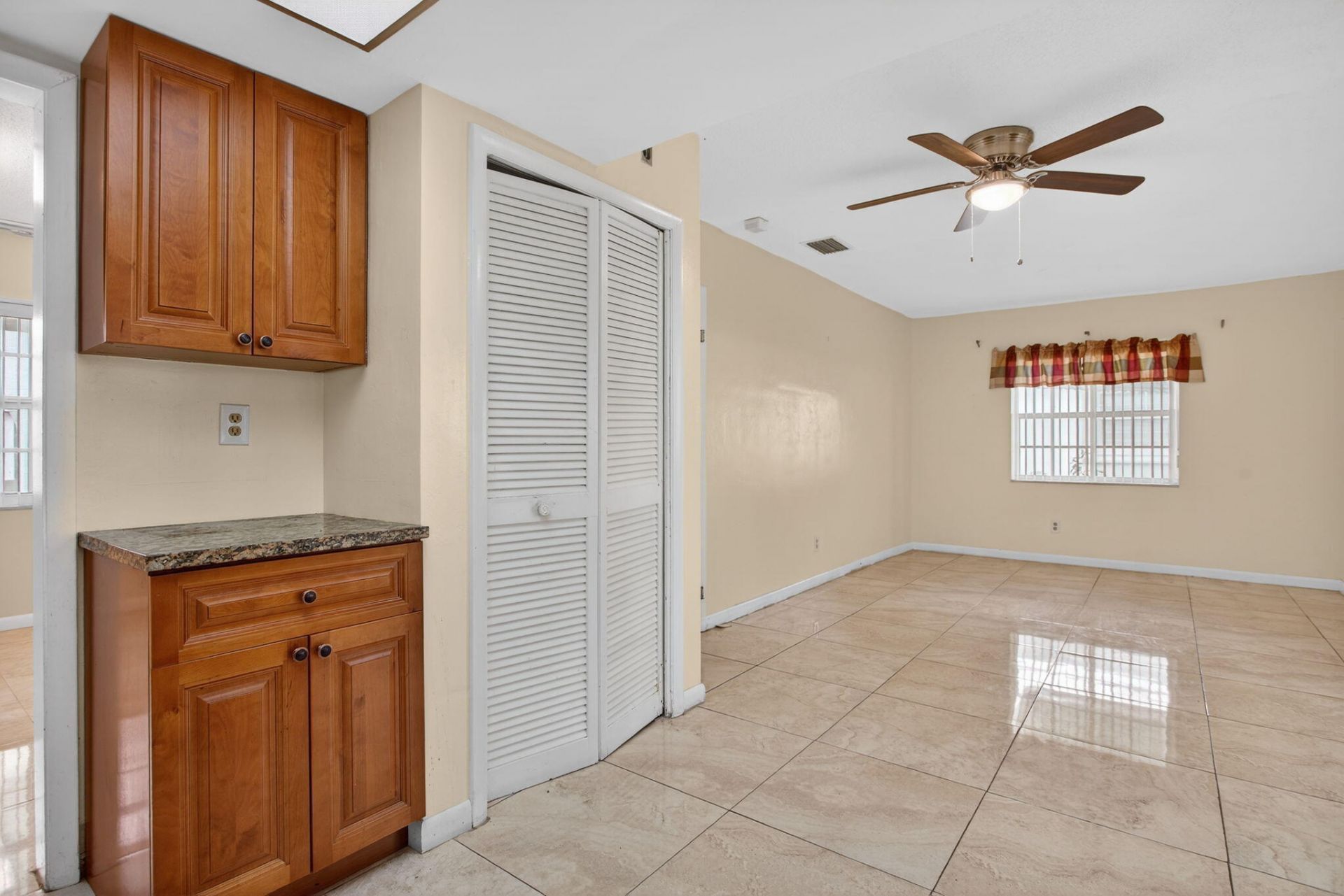 2540 NW 34th Terrace, Lauderdale Lakes, FL 33311 Photo