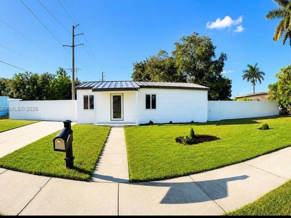 1881 NW 157th St , Miami Gardens, FL 33054