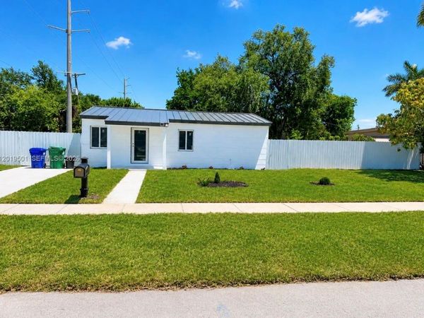 1881 NW 157th St , Miami Gardens, FL 33054