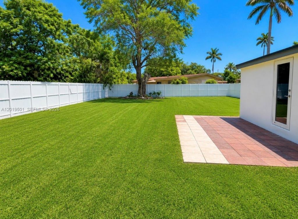 1881 NW 157th St, Miami Gardens, FL 33054 Photo