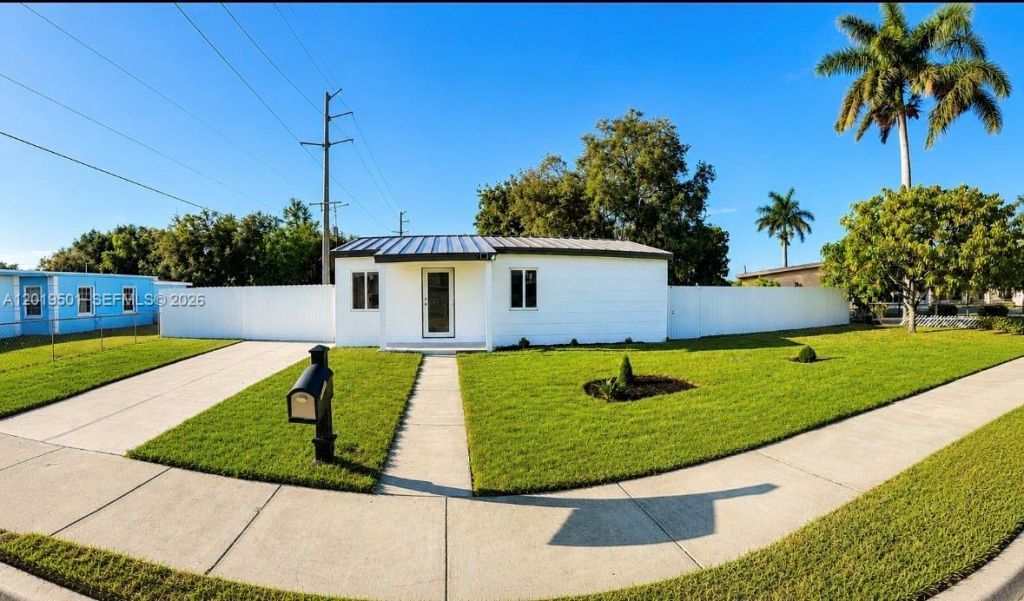1881 NW 157th St, Miami Gardens, FL 33054 Photo