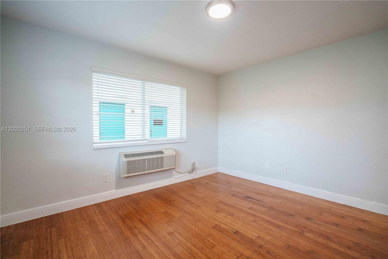 7325 Carlyle Ave , Unit 8, Miami Beach, FL 33141 Photo