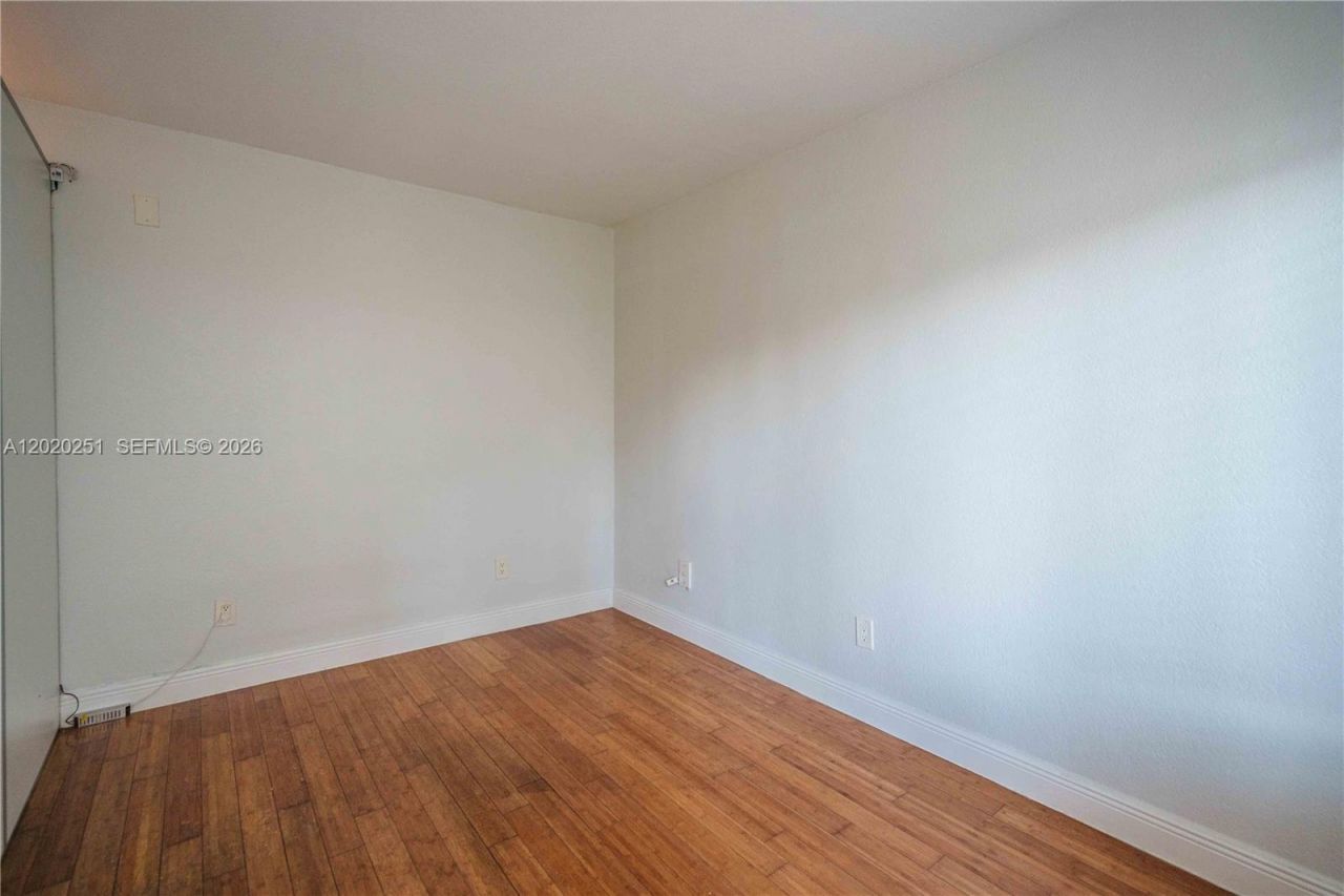 7325 Carlyle Ave , Unit 8, Miami Beach, FL 33141 Photo