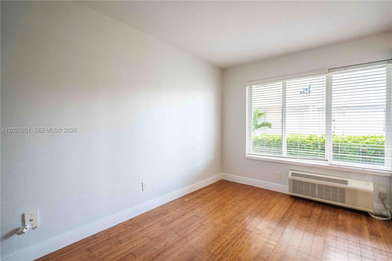 7325 Carlyle Ave , Unit 8, Miami Beach, FL 33141 Photo