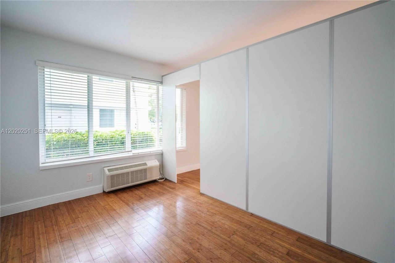 7325 Carlyle Ave , Unit 8, Miami Beach, FL 33141 Photo