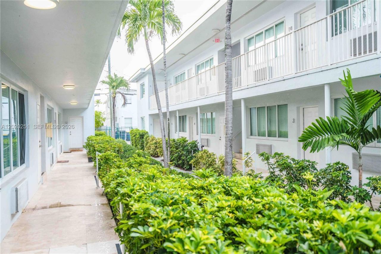 7325 Carlyle Ave , Unit 8, Miami Beach, FL 33141 Photo