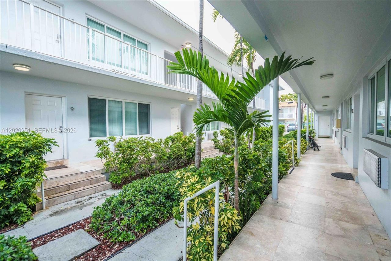 7325 Carlyle Ave , Unit 8, Miami Beach, FL 33141 Photo