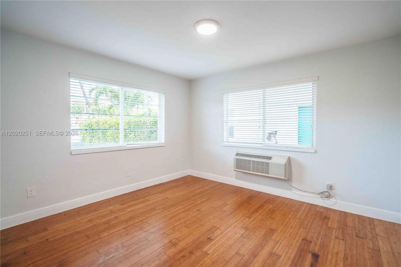 7325 Carlyle Ave , Unit 8, Miami Beach, FL 33141 Photo