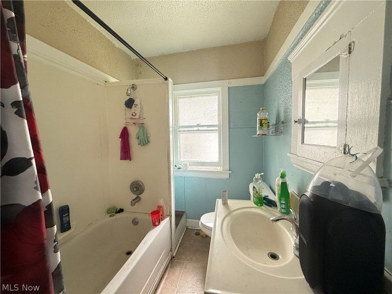 10014 Almira Avenue, Cleveland, OH 44111 Photo 19