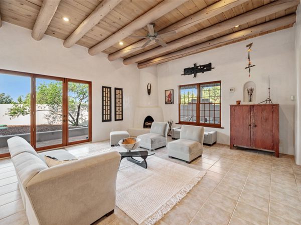 1033 Brisa Circle, Santa Fe, NM 87507