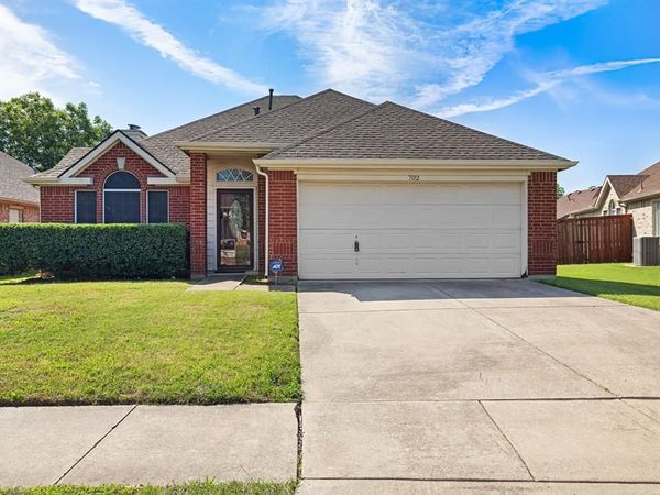 702 Lake Bridge Drive, Lake Dallas, TX 75065