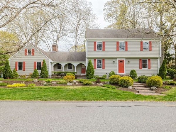 146 Colonial Dr, Somerset, MA 02726