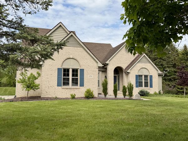 6961 Suncrest Drive, Saline, MI 48176