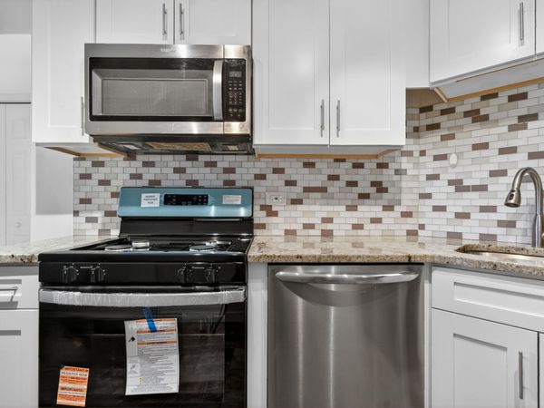 684 QUINCY BRIDGE Lane , Unit 202, Glenview, IL 60025