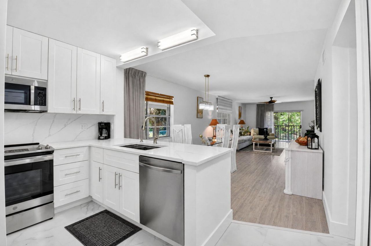 2975 SW 22nd Avenue, Unit 2010, Delray Beach, FL 33445 Photo