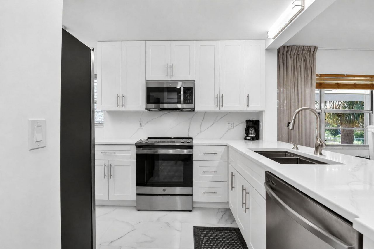 2975 SW 22nd Avenue, Unit 2010, Delray Beach, FL 33445 Photo