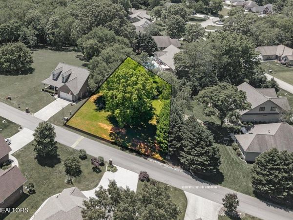 Cherokee Drive, Maryville, TN 37801