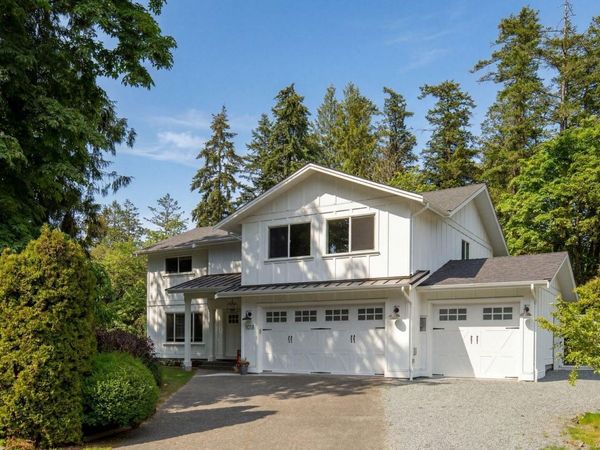 1018 Elstree Close, Central Saanich, BC V8M 1A4