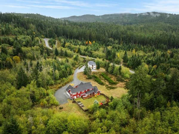319 Stebbings Rd, Shawnigan Lake, BC V8H 2J1