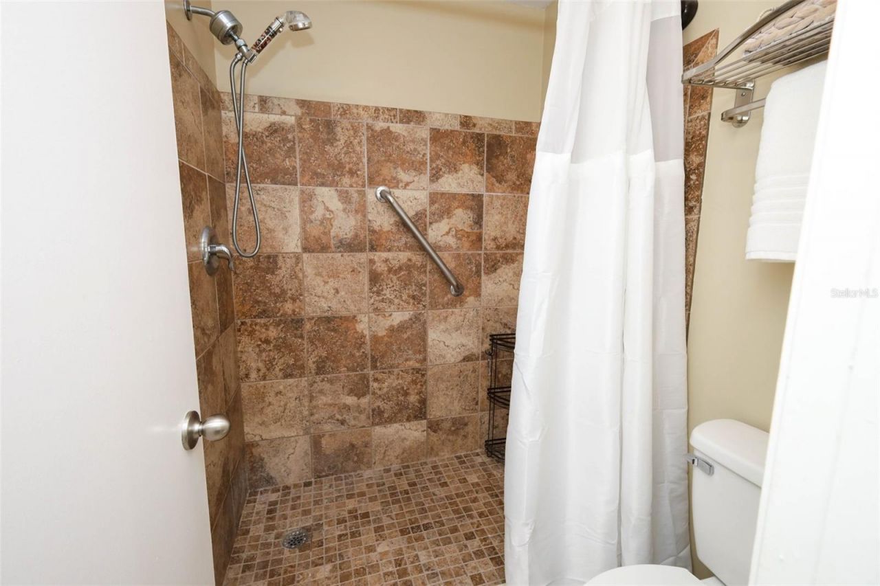 658 Woodridge Drive , Fern Park, FL 32730 Photo