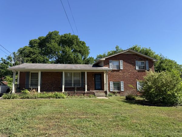 2945 Edge Moor Dr, Nashville, TN 37217