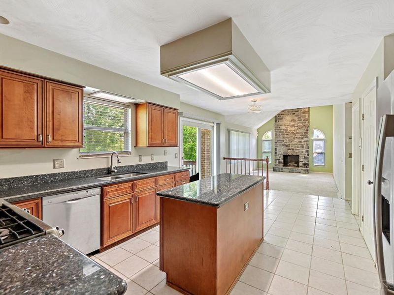 1482 Waycross Road, Forest Park, OH 45240 Photo 4