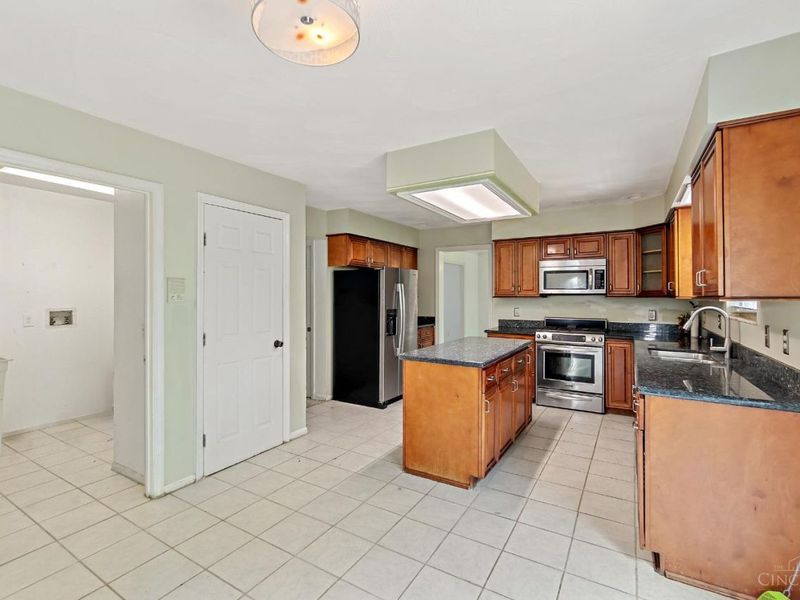 1482 Waycross Road, Forest Park, OH 45240 Photo 9