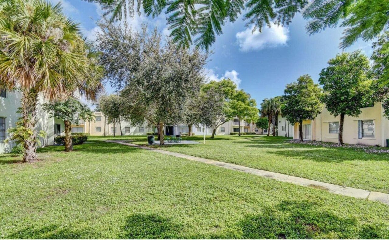 409 Executive Center Drive, Unit 209, West Palm Beach, FL 33401 Photo