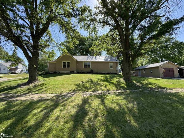 208 W 4Th Street, Hedrick, IA 52563