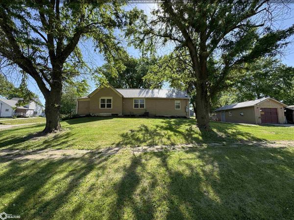 208 W 4Th Street, Hedrick, IA 52563