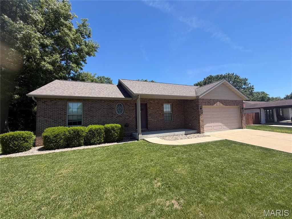 8 Dwight Street , Waterloo, IL 62298 Main Photo