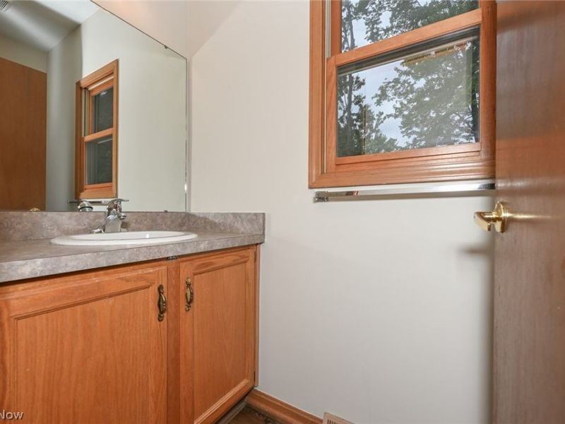 8460 Old Post Road, Olmsted Falls, OH 44138 Photo 20