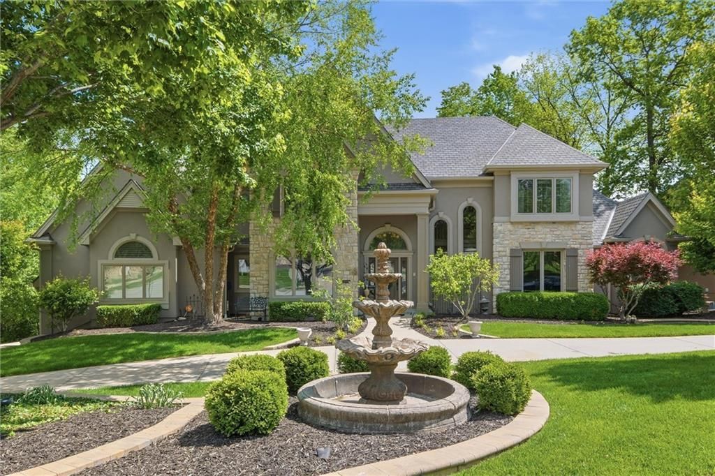 6001 N Cosby Avenue, Kansas City, MO 64151 Main Photo