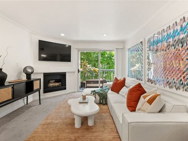 5535 Canoga Avenue, Unit 221, Woodland Hills, CA 91367