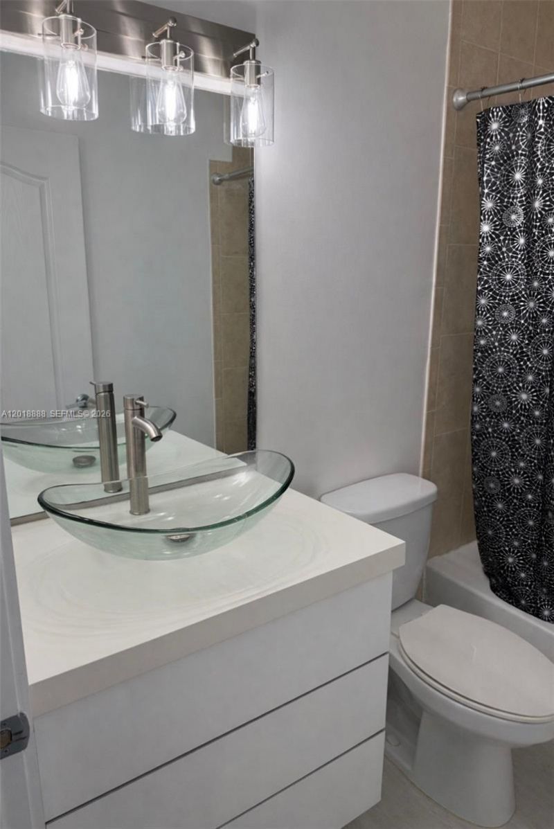 11115 W Okeechobee Rd , Unit 124, Hialeah Gardens, FL 33018 Photo
