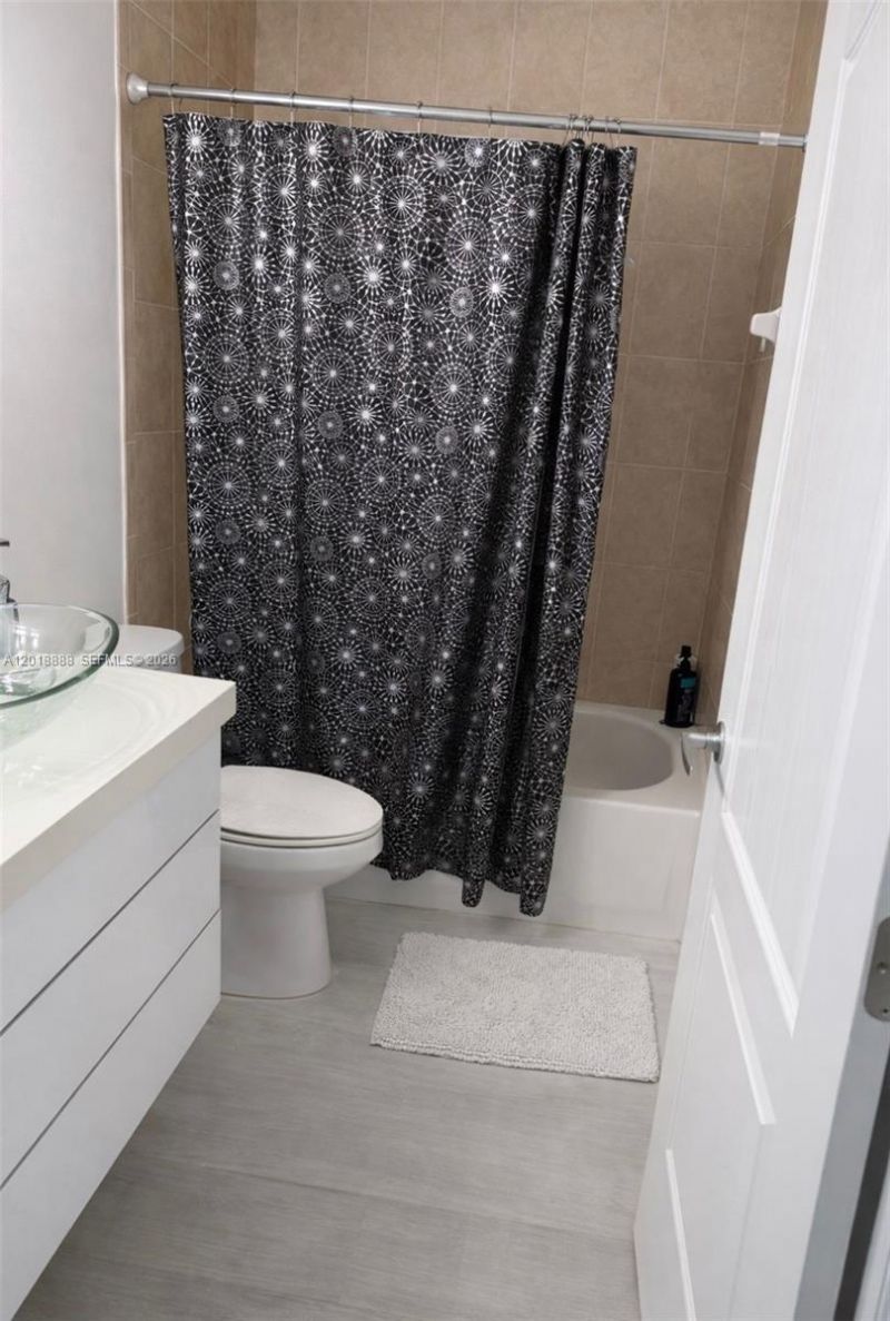 11115 W Okeechobee Rd , Unit 124, Hialeah Gardens, FL 33018 Photo
