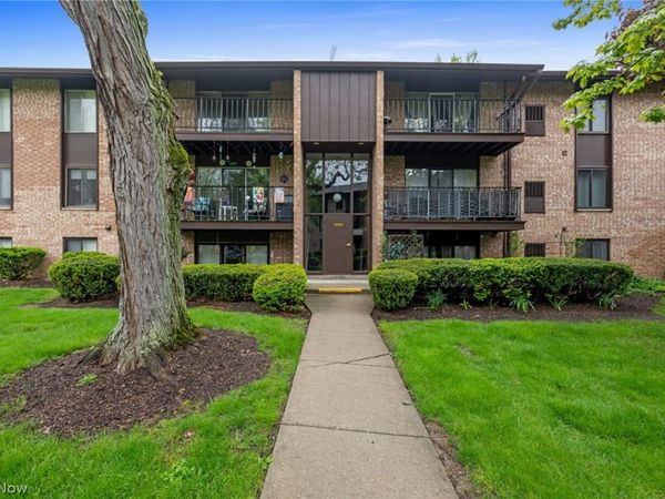 16395 Heather Lane , Middleburg Heights, OH 44130