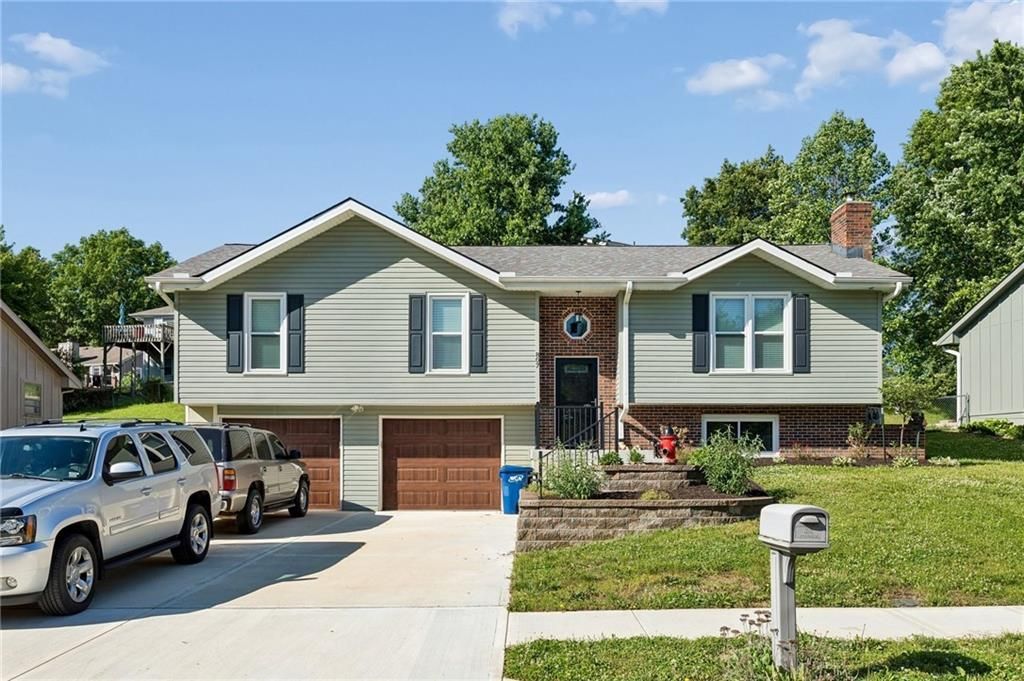 807 E Summit Street, Smithville, MO 64089 Main Photo