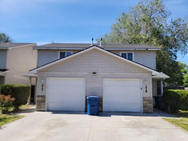 217 & 219 20th Ave N, Nampa, ID 83687