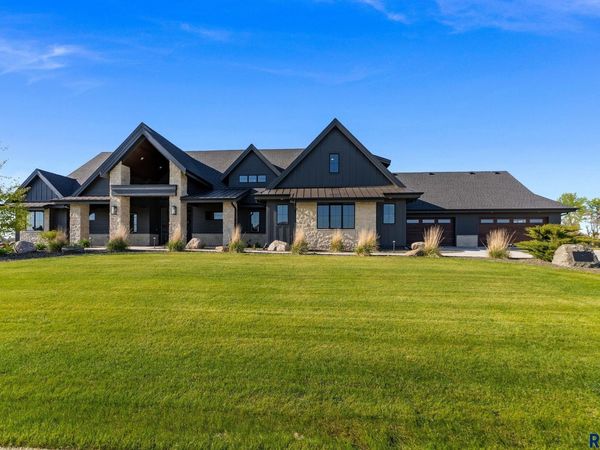 1824 Tom Sawyer Trl, Harrisburg, SD 57032