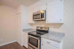 122 Hope Drive photo 4
