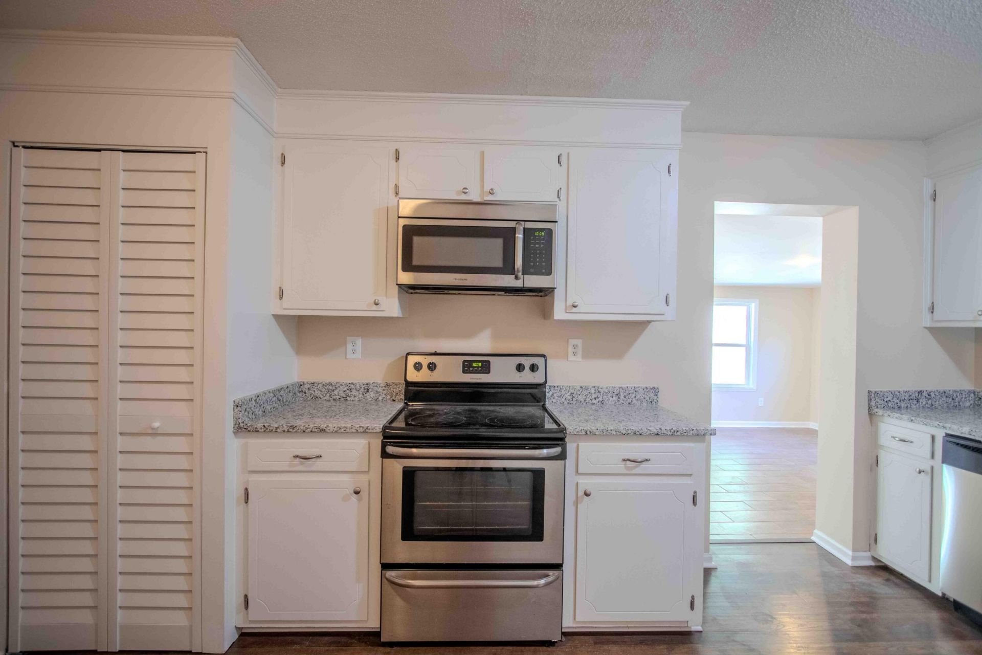 122 Hope Drive Photo 6