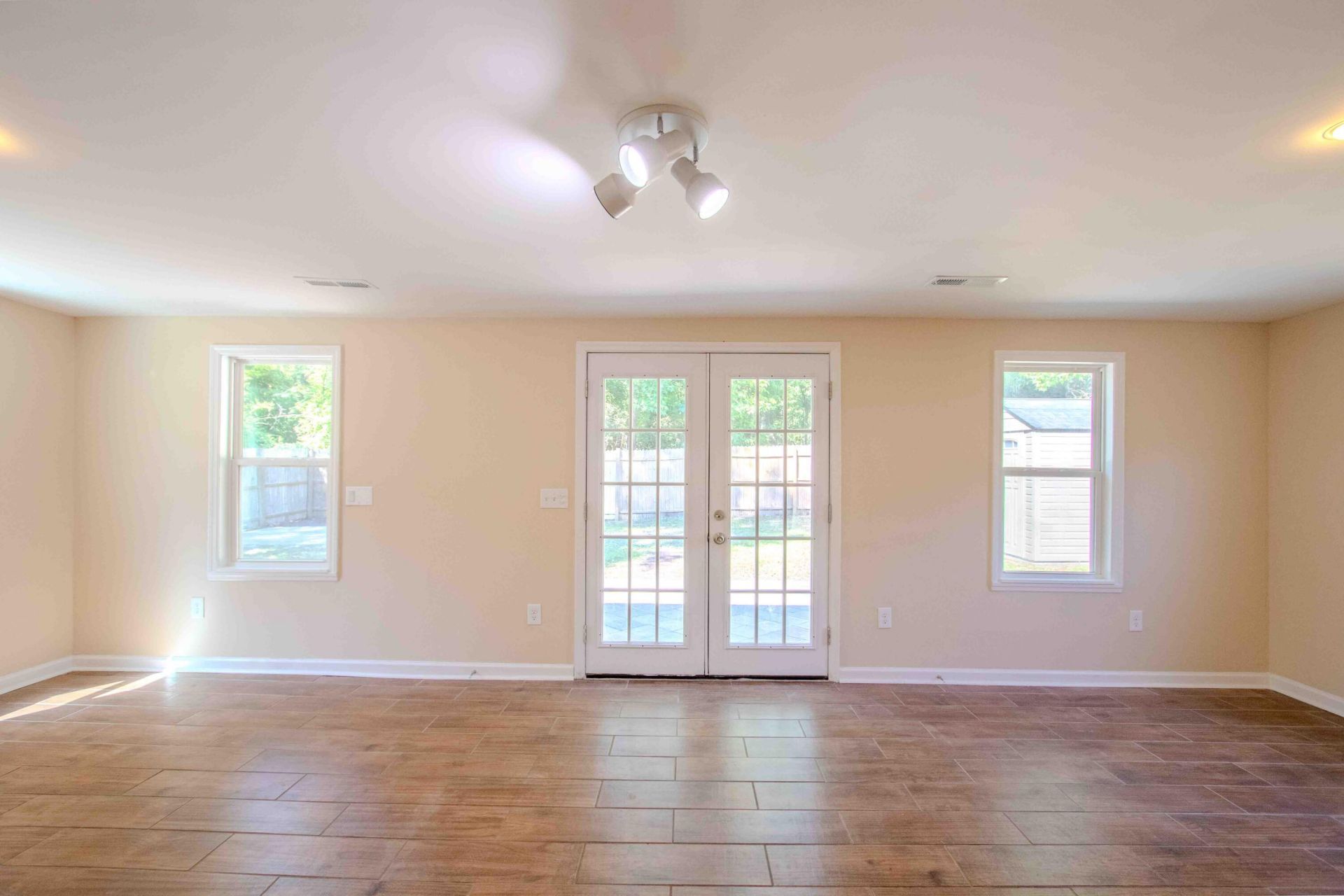 122 Hope Drive Photo 7