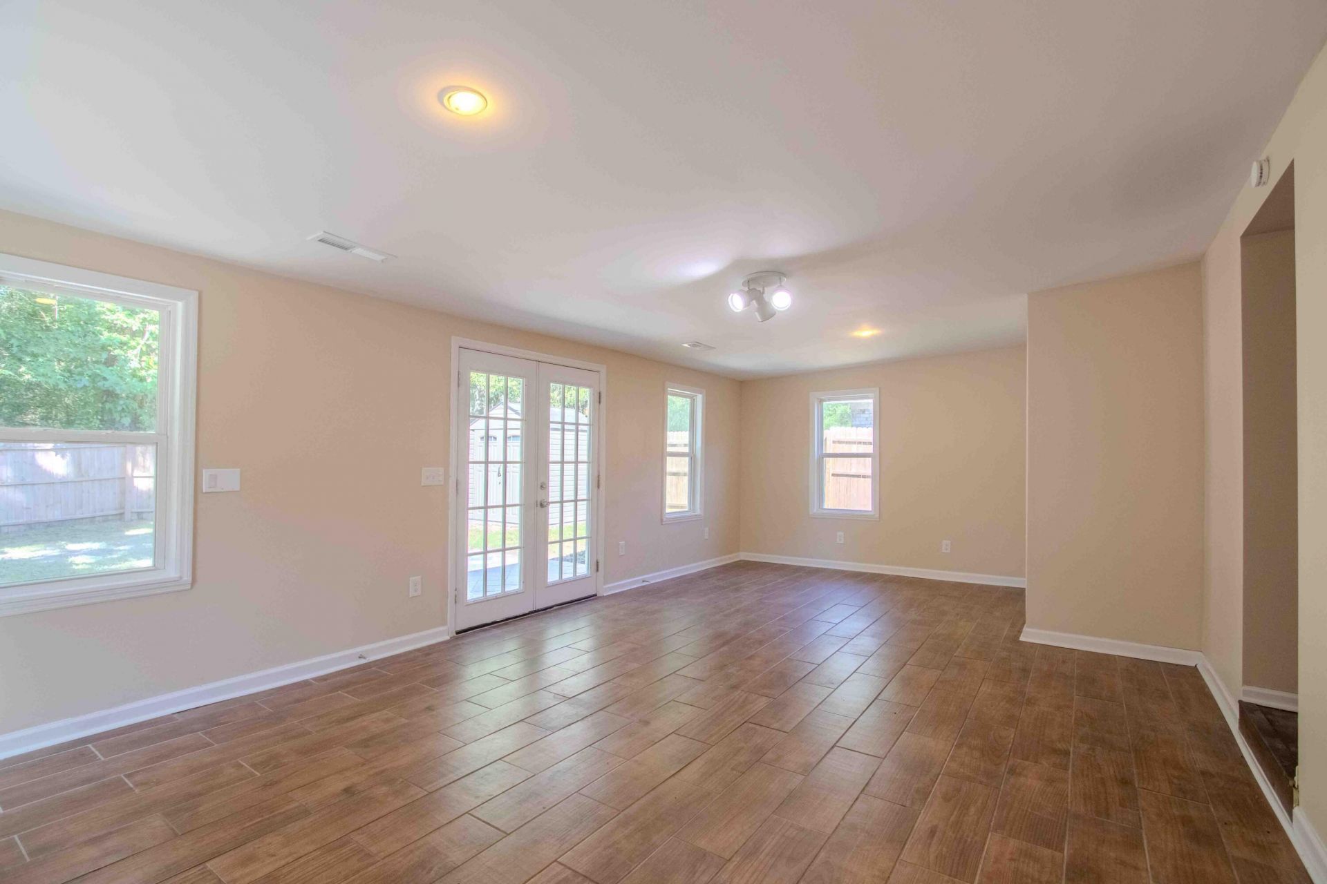 122 Hope Drive Photo 8
